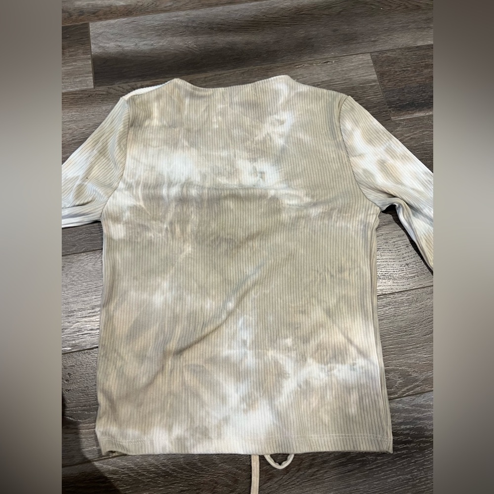 Long Sleeve with Adjustable String - Picture 3 of 3